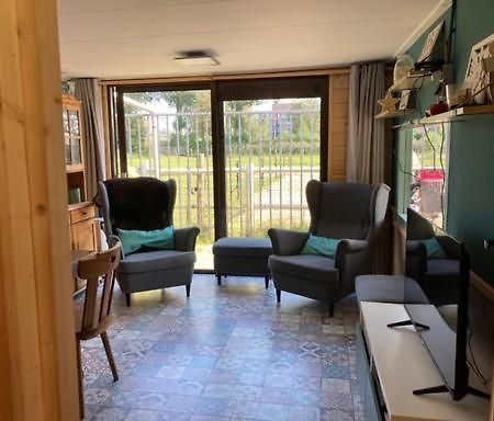 Aan De Dijk Hotel Дордрехт Екстериор снимка