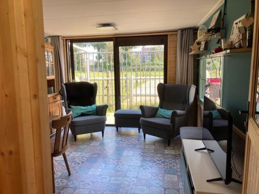 Aan De Dijk Hotel Дордрехт Екстериор снимка