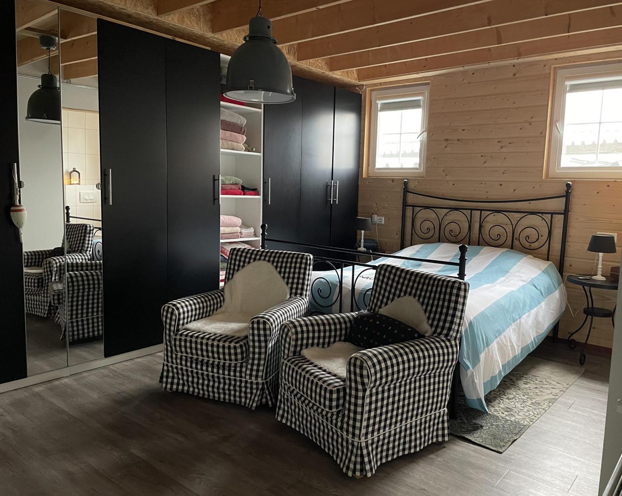Aan De Dijk Hotel Дордрехт Екстериор снимка