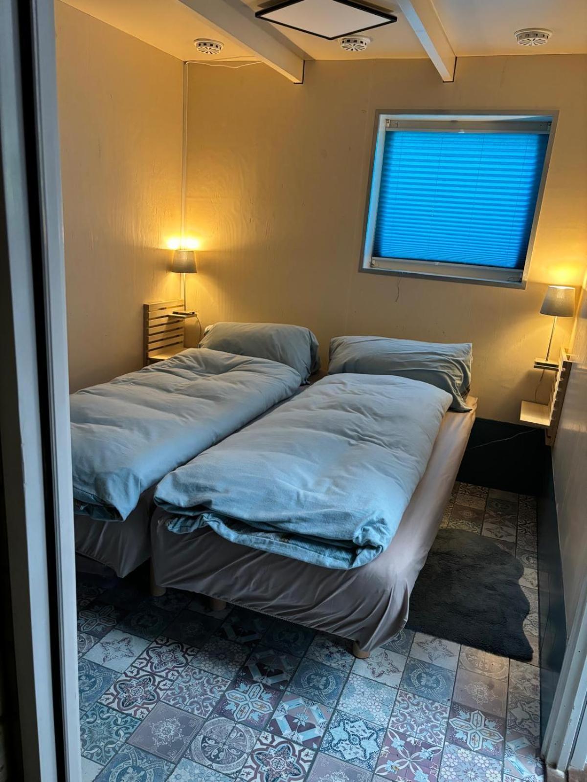 Aan De Dijk Hotel Дордрехт Екстериор снимка