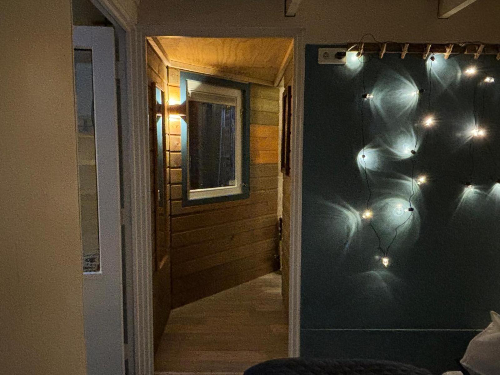 Aan De Dijk Hotel Дордрехт Екстериор снимка